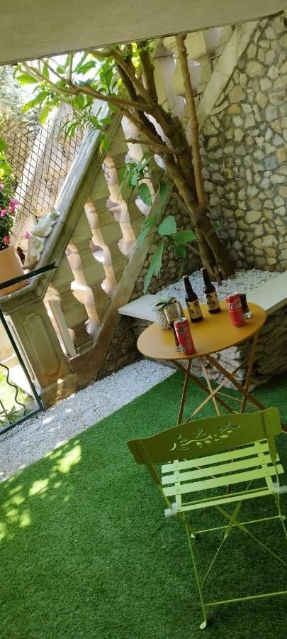 Le Cosy Joli F2 Proche Gare, Arenes Avec Terrasse Privee Apartment